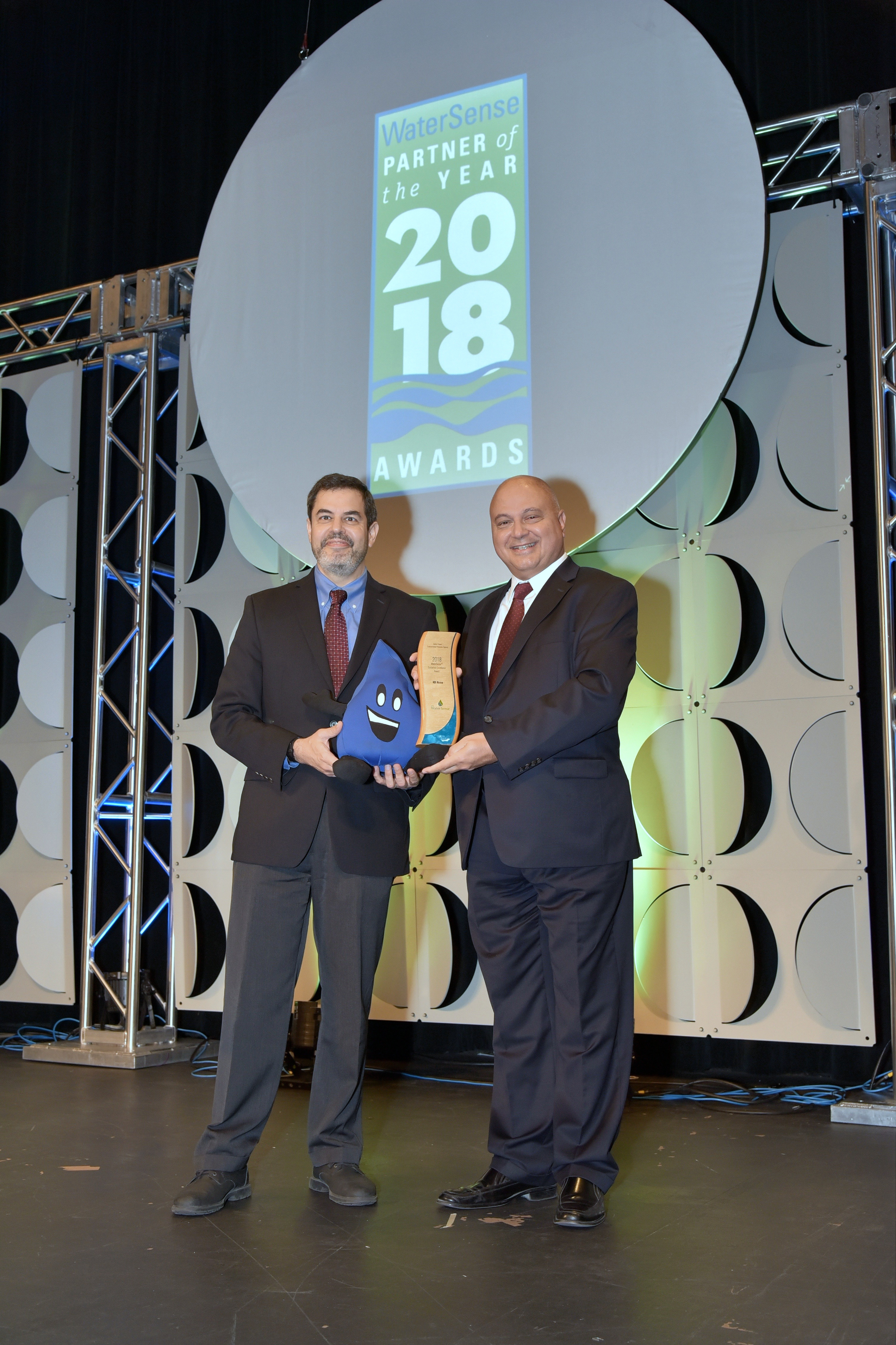 Sustained Excellence Award winner, KB Home, with U.S. EPA's Raffael Stein.