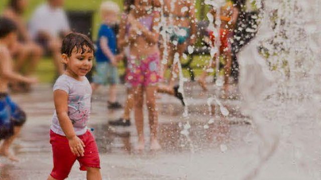 Children in water sprinkler